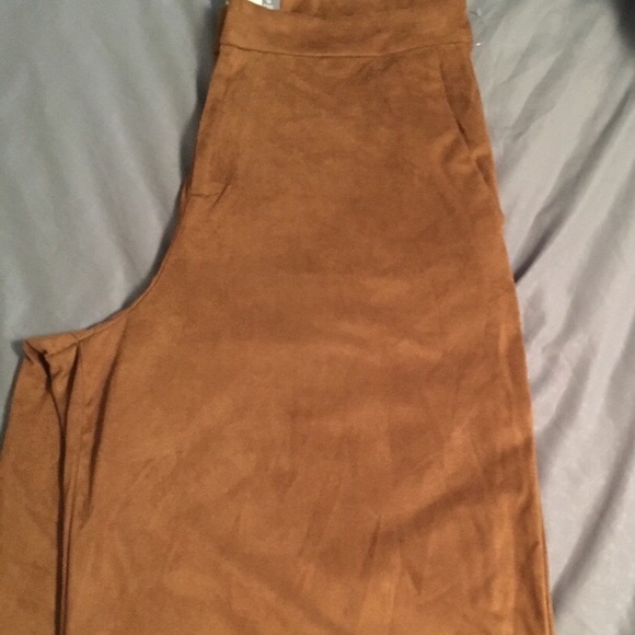 Old Navy Faux Suede Gaucho Pants - NWOT - Picture 6 of 6